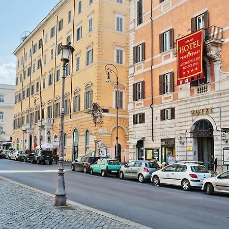 Vilka är De Hotellen I Närheten Av Colosseum?